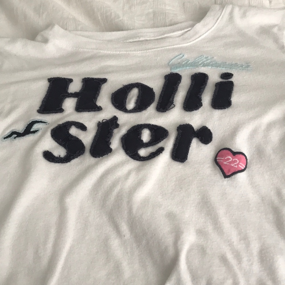 A white Comfortable Hollister shirt